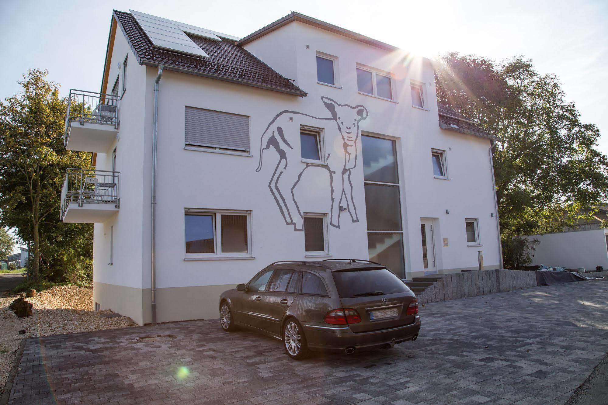 Hotel Gaestehaus Und Fewo Lamm Garni Blaubeuren Exterior foto